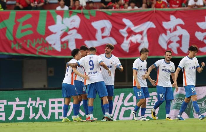 开云在线-239次犯规+5红38黄!泰山队犯规、红黄牌三榜第一,全队心态失衡