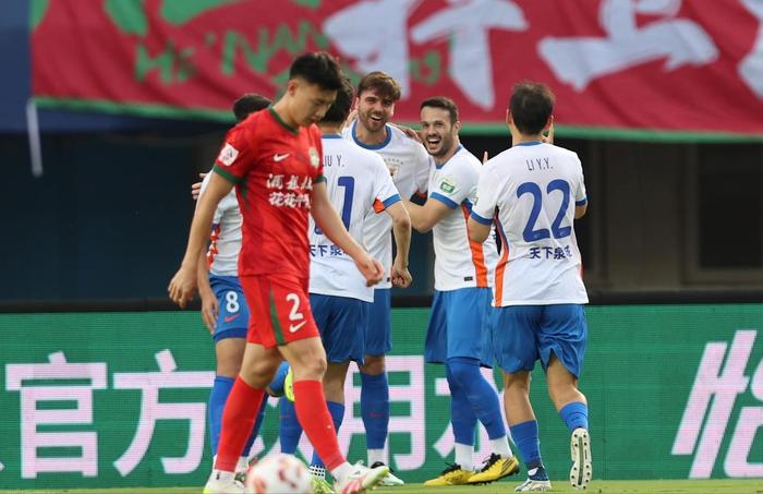 开云在线-239次犯规+5红38黄!泰山队犯规、红黄牌三榜第一,全队心态失衡