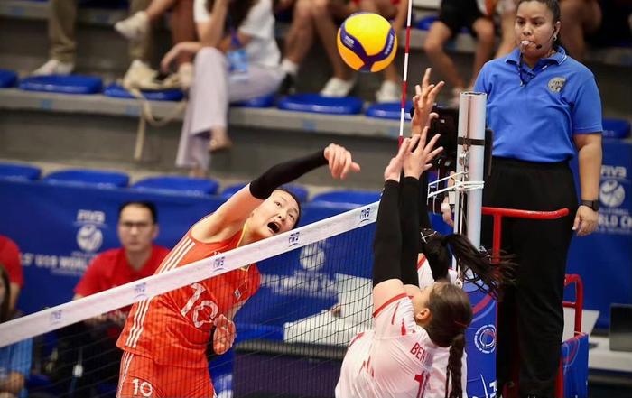 黄悦鑫身体条件太像朱婷，或成女排绝对核心！能否成为下一个巨星