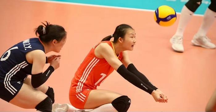 黄悦鑫身体条件太像朱婷，或成女排绝对核心！能否成为下一个巨星