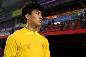 博主:国安的5名国脚今天前往大连报到,出现小伤的吴少聪在列