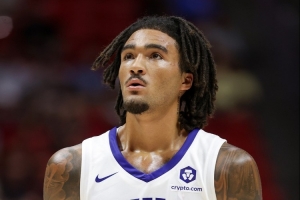 还装职业球员席菲诺21分钟4中0未得分 仅拿2板1断&6次犯规