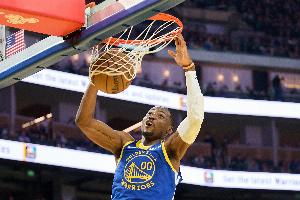 开云官网-蛮牛冲撞！库明加半场7中4 拿下10分5篮板2助攻&amp;正负值+5