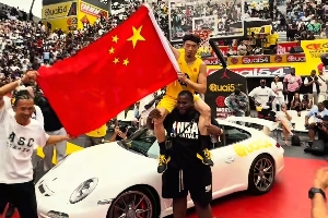 世界冠军️39岁陈登星飞车胯下扣篮大赛夺冠高举庆祝