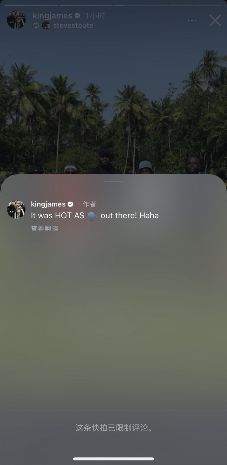 打磨球技🏌🏾詹姆斯晒度假时打高尔夫：外面实在是太热了😅