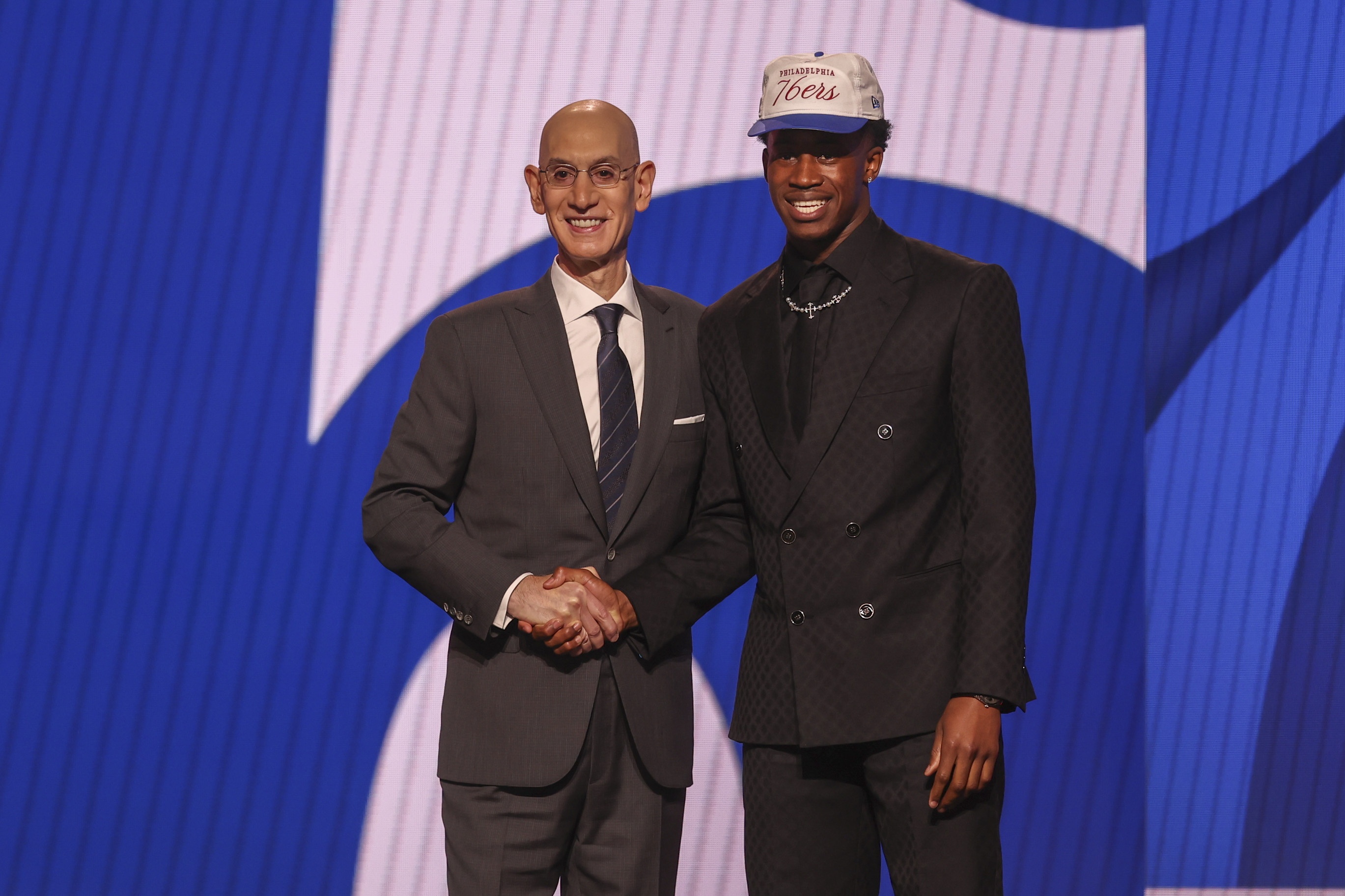 选秀夜盘点：独行侠喜获基石 开拓者杨瀚森携手双赢 篮网输赢未定