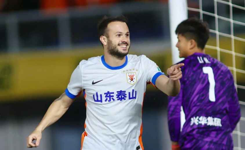 开云娱乐-贪婪！山东泰山球星“狮子大开口”，索要顶薪合同，文旅会付钱吗
