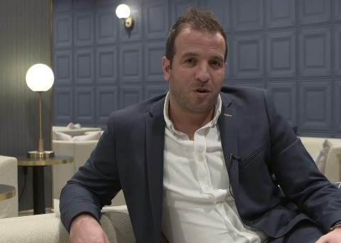 开云官网-范德法特：荷兰几乎每个球员都表现很糟糕，最终五后卫保住了胜利