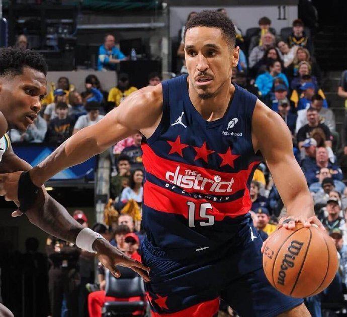 开云娱乐-1年老将底薪！32岁布罗格登加盟尼克斯 将迎第十个赛季