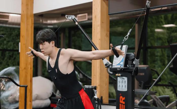 开云APP-不装了，杨瀚森大气发言！开拓者很欣慰，球迷：冲击新秀全明星赛