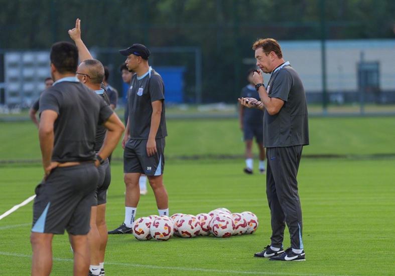 开云在线-这也行？申花不放王牌踢世预赛 剑指鲁沪大战！郑铮复出防于汉超