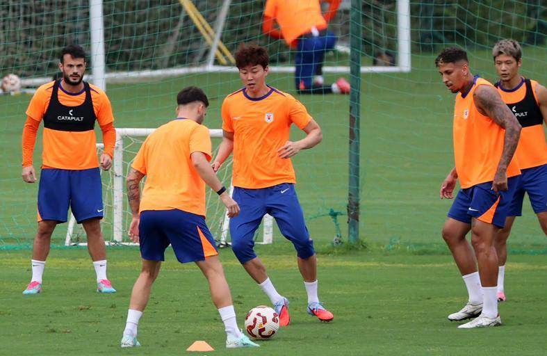 开云在线-这也行？申花不放王牌踢世预赛 剑指鲁沪大战！郑铮复出防于汉超