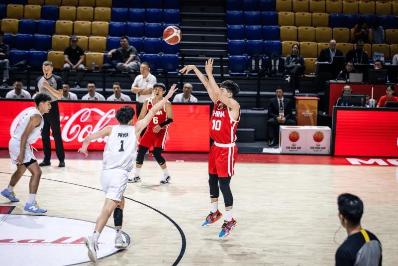 U16大胜新西兰晋级决赛！4人上双，陈昱休稳组织，攻守表现真行！