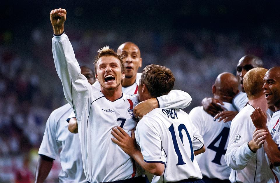 开云APP-英格兰历史最佳阵容引争议：斯科尔斯 兰帕德 沃克落选可惜吗？