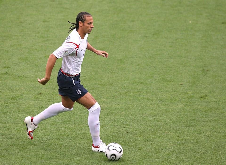 开云APP-英格兰历史最佳阵容引争议：斯科尔斯 兰帕德 沃克落选可惜吗？