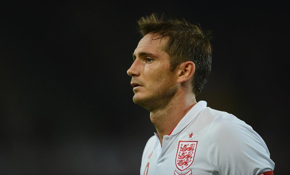 开云APP-英格兰历史最佳阵容引争议：斯科尔斯 兰帕德 沃克落选可惜吗？