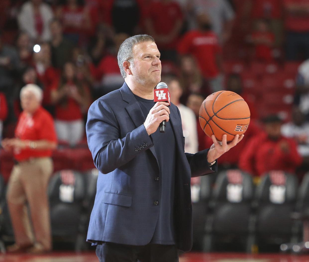 开云APP-队记支招!火箭队可追保罗?3大难题阻碍签约,费尔蒂塔成绊脚石