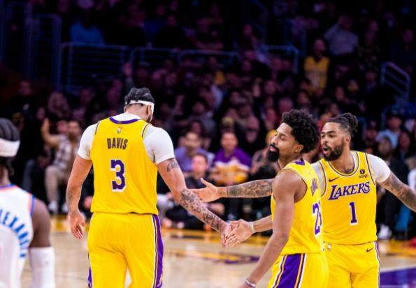14战10胜！湖人三叉戟再逞威：拉塞尔终成詹眉绝配