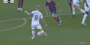 开云在线-【西甲】贝林厄姆双响+绝杀 皇马2比1逆转客胜巴萨