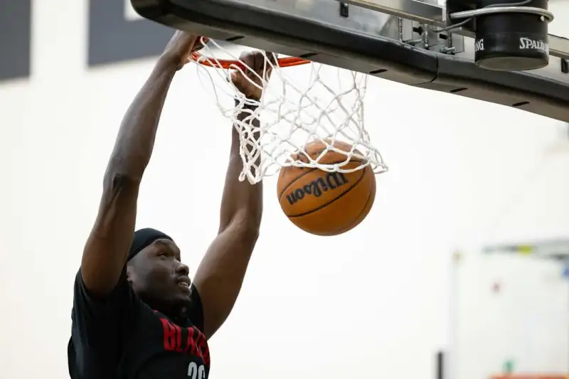 开云在线-开拓者官方晒球员训练照：在训练馆，做着我们热爱的事情