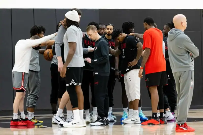 开云在线-开拓者官方晒球员训练照：在训练馆，做着我们热爱的事情