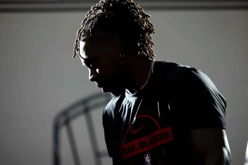 开云在线-开拓者官方晒球员训练照：在训练馆，做着我们热爱的事情