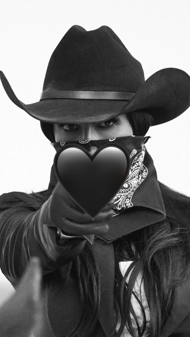 开云娱乐-🤠牛仔风！瓦妮莎晒全家福祝福大家马年快乐🐎