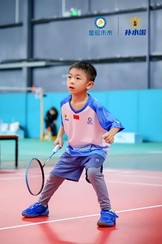 开云APP-0到25000人！星耀未来羽毛球赛火箭式发展背后的“用户思维”|尤尼克斯|青少年|比赛|家长|球员_新浪体育_新浪新闻