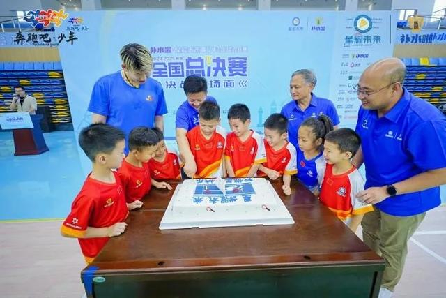 开云APP-0到25000人！星耀未来羽毛球赛火箭式发展背后的“用户思维”|尤尼克斯|青少年|比赛|家长|球员_新浪体育_新浪新闻