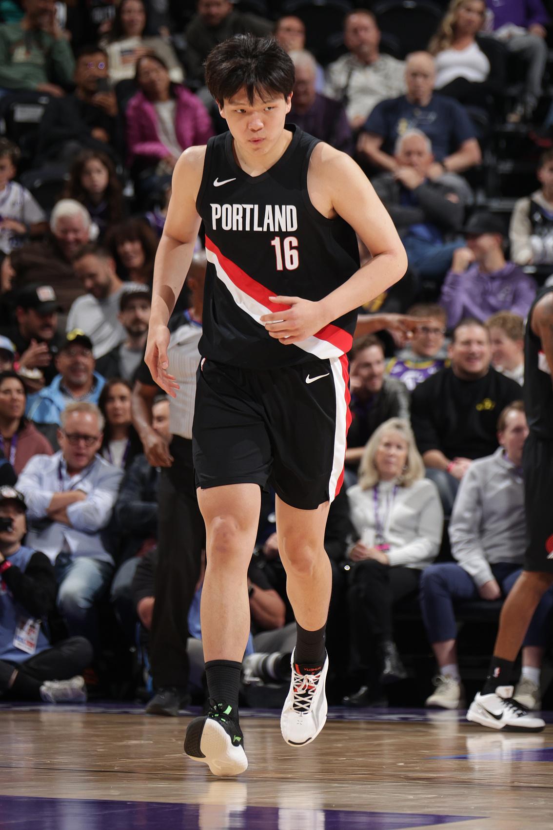 开云APP-杨瀚森出战的比赛开拓者赢球，8场7胜1负！小杨被弃用开拓者输球