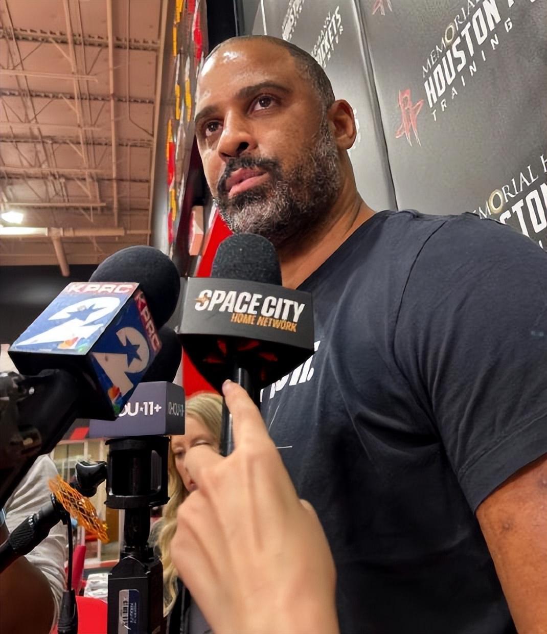 开云入口-火箭斗勇士！伤病情况：主队3人缺阵3人出战成疑，客队3核心不打