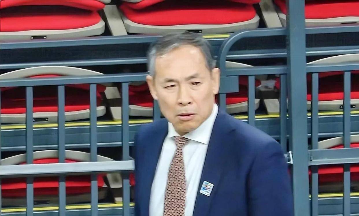 开云官网-让周琦替补，减曾凡博战术，引超级小外，北京队最佳调整方案浮现