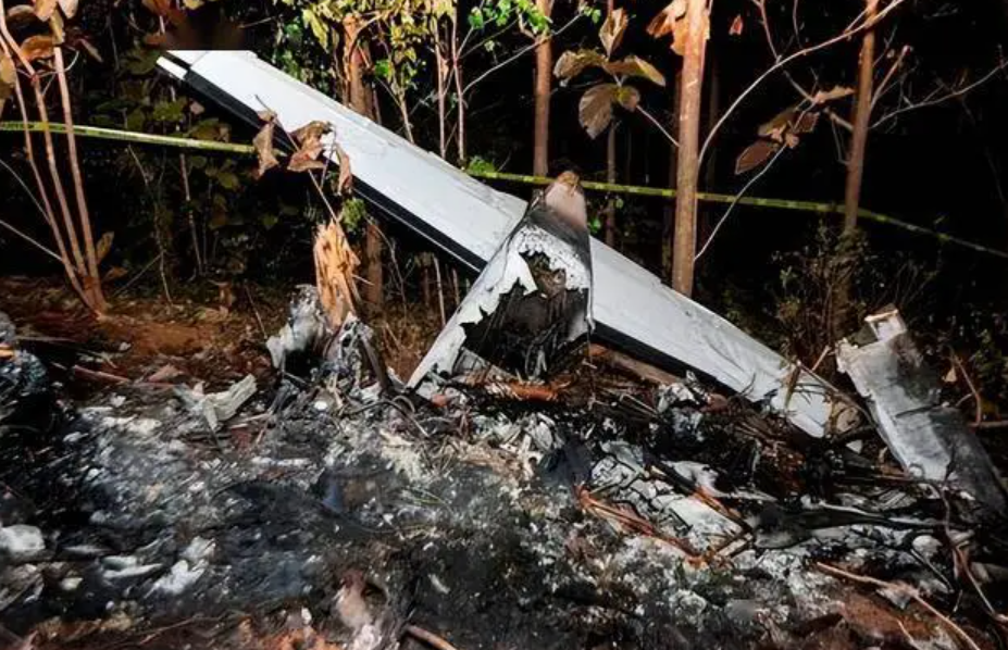 开云官网-27岁清华博士想定居美国被父母拒绝，从 8000米高空绝望跳机，父母拒绝收尸：让他永远留在美国