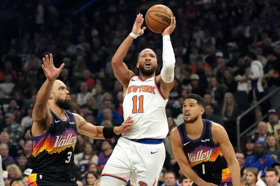 开云在线-绿军躺回东部第二!布克31+8太阳险胜尼克斯 狄龙27分布伦森27分