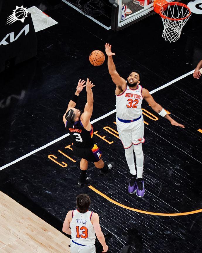 开云在线-绿军躺回东部第二!布克31+8太阳险胜尼克斯 狄龙27分布伦森27分