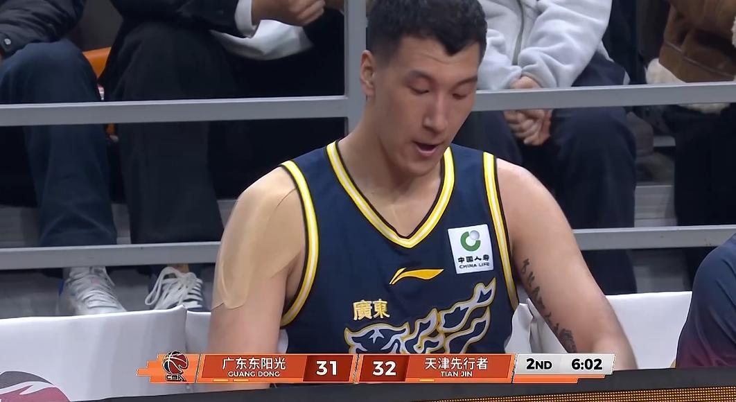 开云在线-菜鸡互啄！鬼才杜锋奇葩怪阵激活胡明轩，末节导演20-7逆转天津