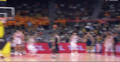 开云在线-菜鸡互啄！鬼才杜锋奇葩怪阵激活胡明轩，末节导演20-7逆转天津