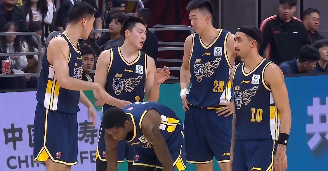 开云在线-菜鸡互啄！鬼才杜锋奇葩怪阵激活胡明轩，末节导演20-7逆转天津