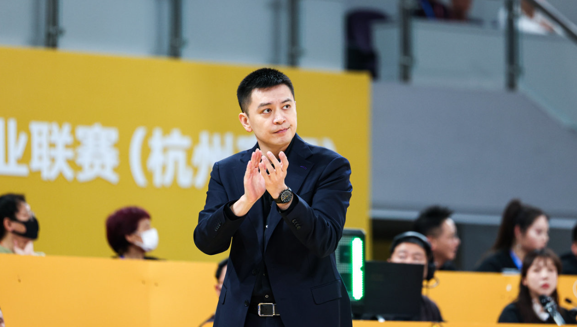 开云在线-还在挽留!辽媒曝杨鸣回沈去了俱乐部 他若走谁合适执教辽篮?
