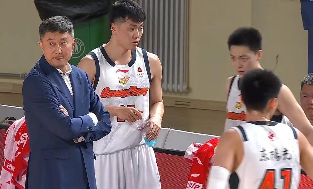 开云官网-18分大逆转！广东男篮2分惜败新疆，胡明轩失绝杀萨林杰正负值-24