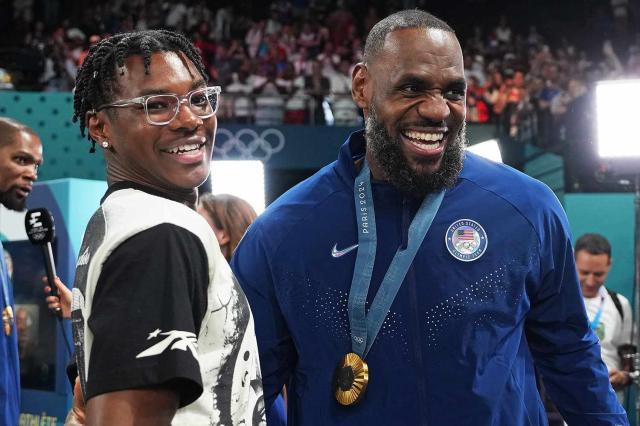 詹皇小儿子选定大学最快2026进NBA，老詹打到2027？